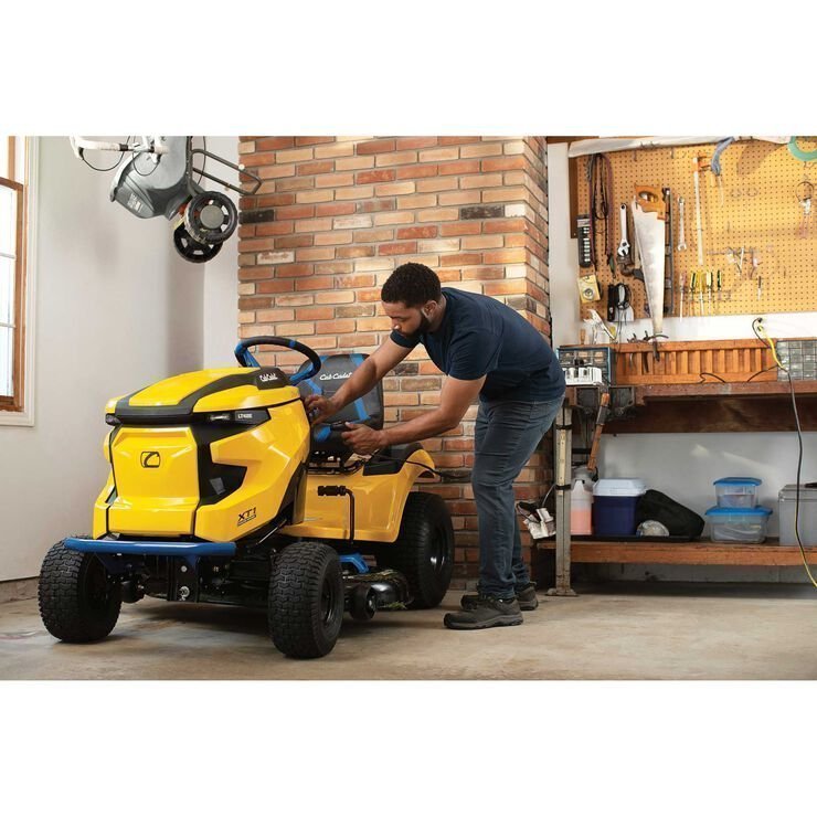 Cub_Cadet_XT1LT42E_2000x20000_6.jpg
