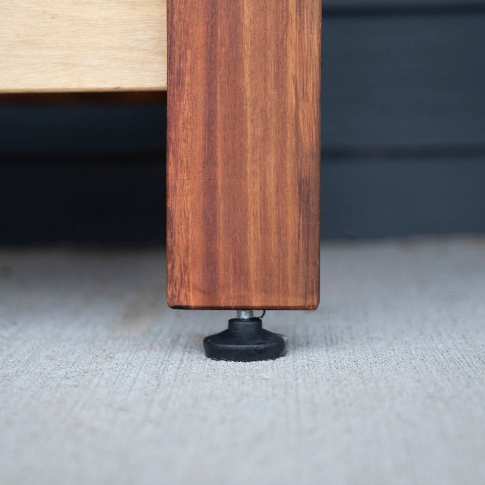 P6-Potting-Table-OutdoorFoot-1-1.jpg